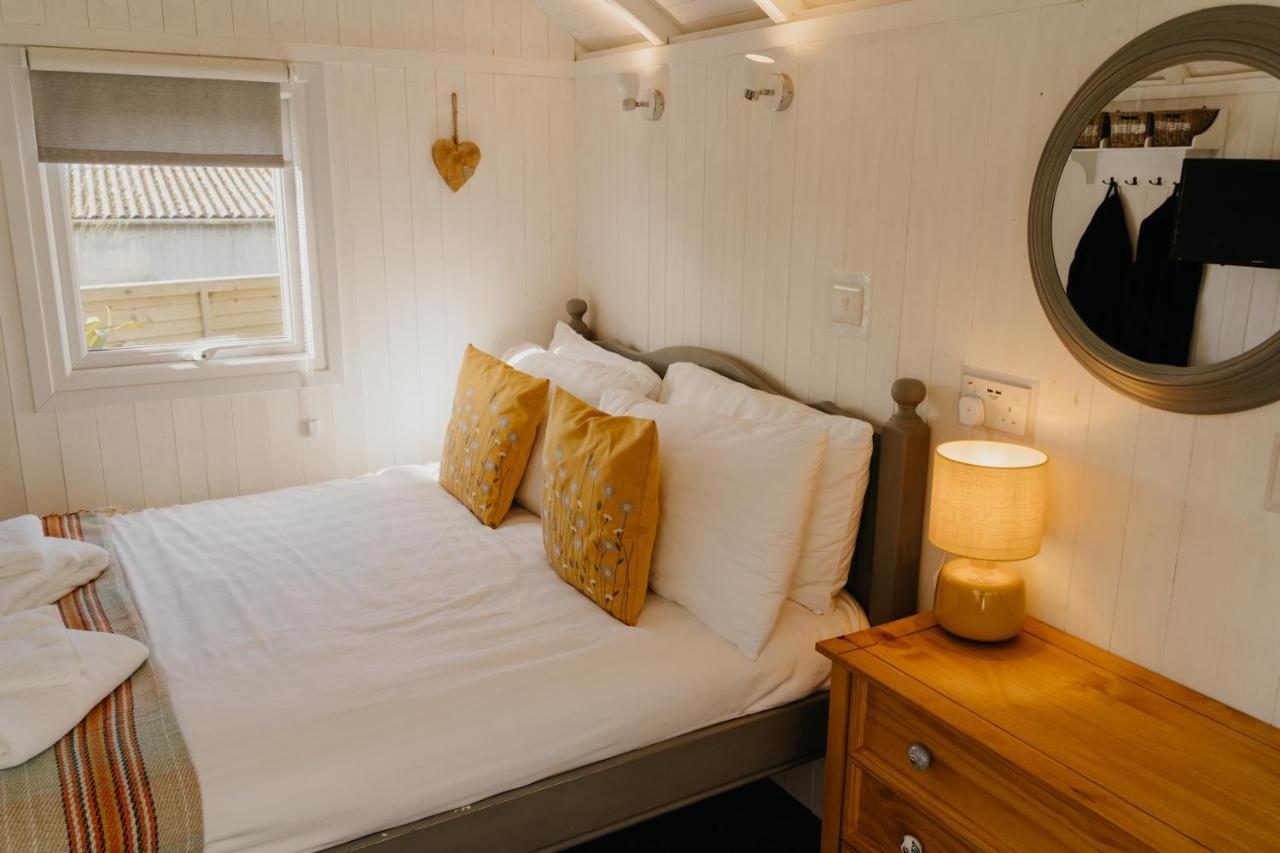 Little England Retreats - Cottage, Yurt And Shepherd Huts Othery Ngoại thất bức ảnh