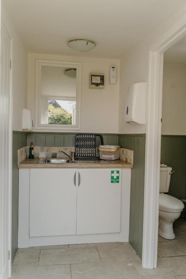 Little England Retreats - Cottage, Yurt And Shepherd Huts Othery Ngoại thất bức ảnh