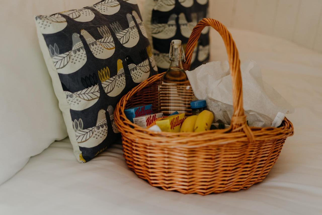 Little England Retreats - Cottage, Yurt And Shepherd Huts Othery Ngoại thất bức ảnh